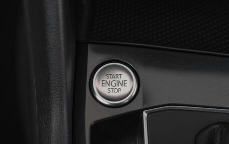 Volkswagen Tiguan II, 2018 год, 2 469 000 рублей, 19 фотография