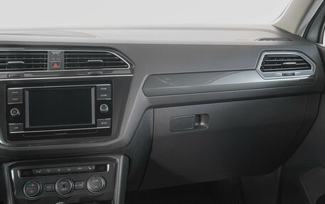 Volkswagen Tiguan II, 2018 год, 2 469 000 рублей, 15 фотография