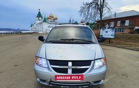 Chrysler Voyager IV, 2001 год, 550 000 рублей, 2 фотография