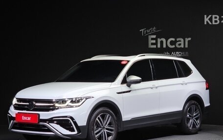 Volkswagen Tiguan, 2023 год, 2 680 000 рублей, 3 фотография