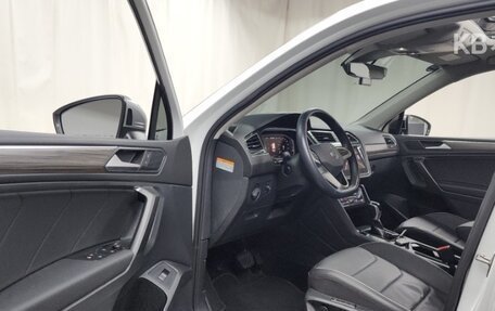 Volkswagen Tiguan, 2023 год, 2 680 000 рублей, 11 фотография