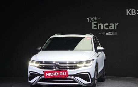 Volkswagen Tiguan, 2023 год, 2 680 000 рублей, 5 фотография