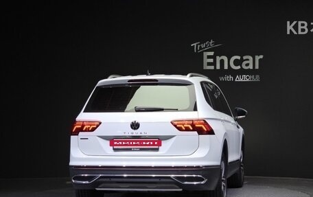 Volkswagen Tiguan, 2023 год, 2 680 000 рублей, 6 фотография