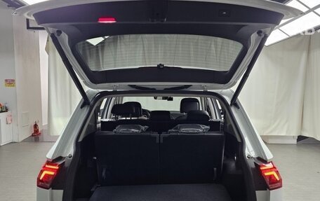 Volkswagen Tiguan, 2023 год, 2 680 000 рублей, 21 фотография