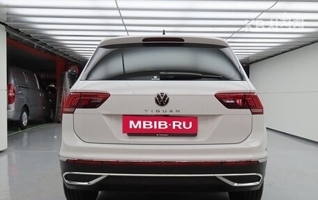 Volkswagen Tiguan II, 2022 год, 2 720 000 рублей, 3 фотография