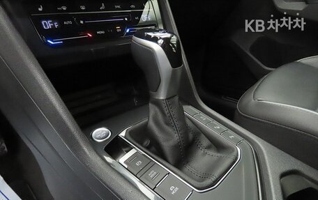 Volkswagen Tiguan II, 2022 год, 2 720 000 рублей, 11 фотография