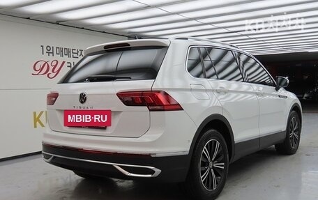 Volkswagen Tiguan II, 2022 год, 2 720 000 рублей, 4 фотография
