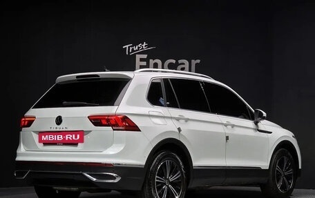 Volkswagen Tiguan II, 2022 год, 3 400 000 рублей, 3 фотография