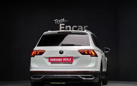 Volkswagen Tiguan II, 2022 год, 3 400 000 рублей, 4 фотография