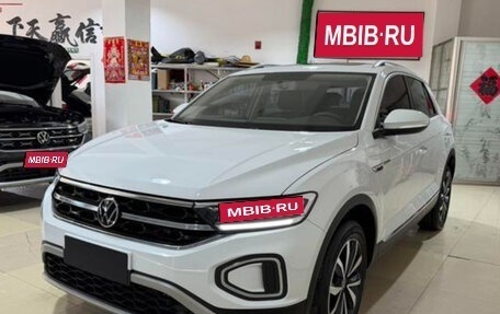 Volkswagen T-Roc I, 2023 год, 2 200 000 рублей, 1 фотография