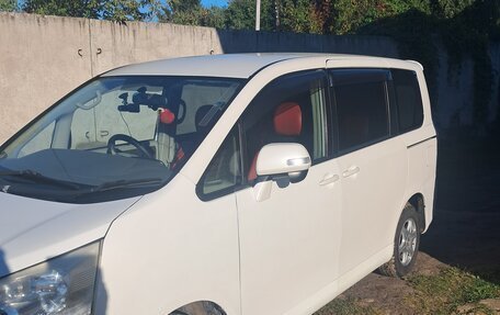 Toyota Noah III, 2007 год, 1 520 000 рублей, 4 фотография