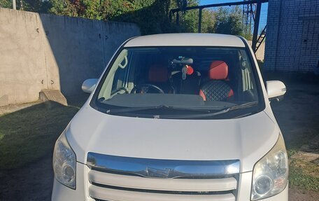 Toyota Noah III, 2007 год, 1 520 000 рублей, 5 фотография