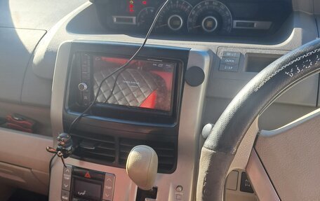 Toyota Noah III, 2007 год, 1 520 000 рублей, 15 фотография