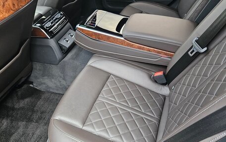 Audi A8, 2019 год, 6 050 000 рублей, 14 фотография