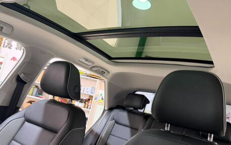 Volkswagen T-Roc I, 2023 год, 2 200 000 рублей, 19 фотография