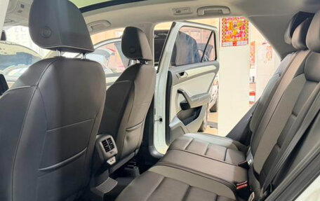 Volkswagen T-Roc I, 2023 год, 2 200 000 рублей, 9 фотография