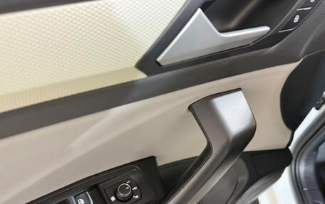 Volkswagen T-Roc I, 2023 год, 2 200 000 рублей, 16 фотография