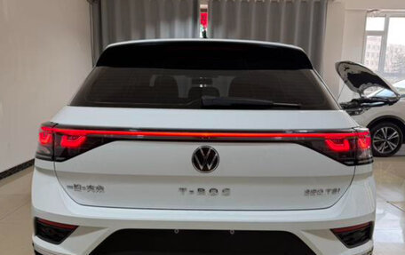 Volkswagen T-Roc I, 2023 год, 2 200 000 рублей, 5 фотография