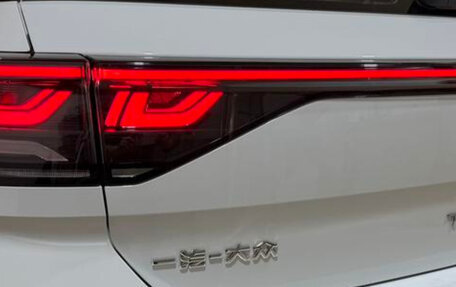 Volkswagen T-Roc I, 2023 год, 2 200 000 рублей, 22 фотография