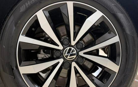 Volkswagen T-Roc I, 2023 год, 2 200 000 рублей, 28 фотография