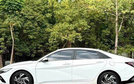 Hyundai Elantra, 2022 год, 1 240 000 рублей, 7 фотография