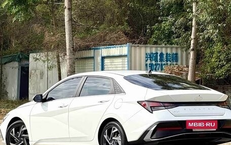 Hyundai Elantra, 2022 год, 1 240 000 рублей, 4 фотография