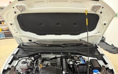 Volkswagen T-Roc I, 2023 год, 2 200 000 рублей, 26 фотография