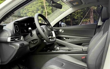 Hyundai Elantra, 2022 год, 1 240 000 рублей, 14 фотография