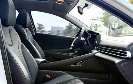 Hyundai Elantra, 2022 год, 1 240 000 рублей, 16 фотография