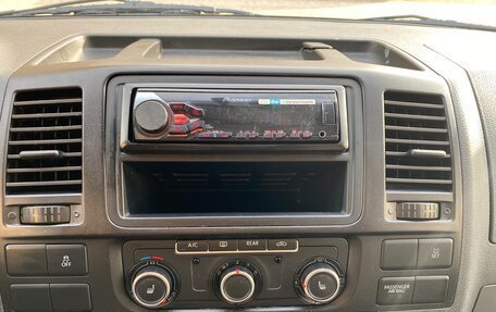 Volkswagen Caravelle T5, 2012 год, 1 800 000 рублей, 18 фотография