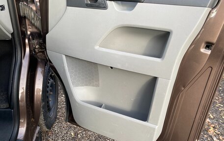 Volkswagen Caravelle T5, 2012 год, 1 800 000 рублей, 21 фотография