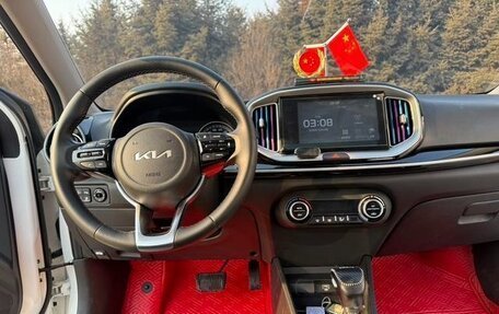 KIA Stonic, 2022 год, 1 330 000 рублей, 6 фотография