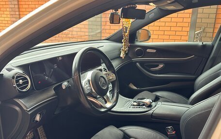 Mercedes-Benz E-Класс, 2019 год, 3 500 000 рублей, 5 фотография