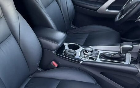 Mitsubishi Pajero Sport III рестайлинг, 2020 год, 3 200 000 рублей, 8 фотография