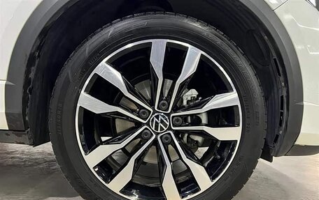 Volkswagen T-Roc I, 2022 год, 1 700 000 рублей, 21 фотография