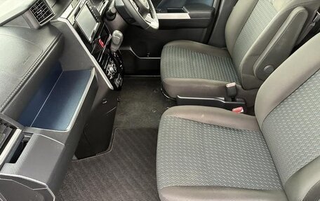 Toyota Roomy I, 2022 год, 950 000 рублей, 26 фотография