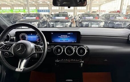 Mercedes-Benz A-Класс, 2023 год, 2 505 000 рублей, 10 фотография