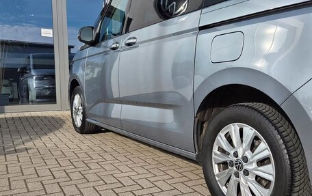 Volkswagen Multivan, 2022 год, 4 560 000 рублей, 5 фотография