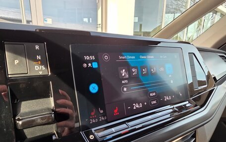 Volkswagen Multivan, 2022 год, 4 560 000 рублей, 15 фотография