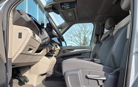 Volkswagen Multivan, 2022 год, 4 560 000 рублей, 10 фотография