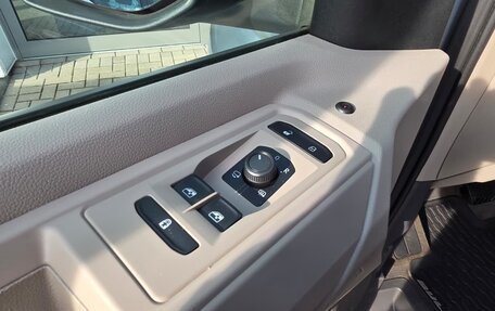 Volkswagen Multivan, 2022 год, 4 560 000 рублей, 18 фотография