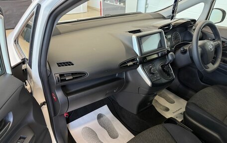 Toyota Wish II, 2010 год, 1 349 000 рублей, 12 фотография