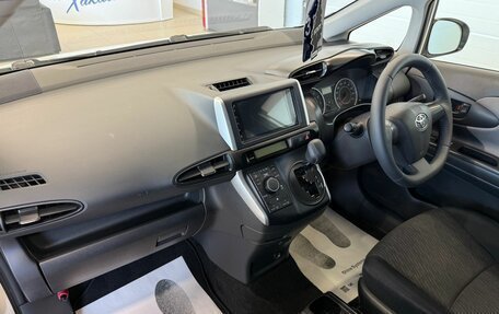 Toyota Wish II, 2010 год, 1 349 000 рублей, 13 фотография