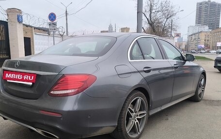 Mercedes-Benz E-Класс, 2018 год, 2 100 000 рублей, 3 фотография