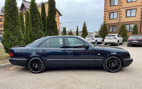 Mercedes-Benz E-Класс, 1998 год, 695 000 рублей, 3 фотография