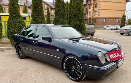 Mercedes-Benz E-Класс, 1998 год, 695 000 рублей, 2 фотография