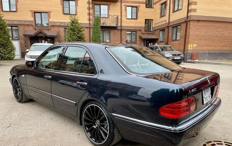 Mercedes-Benz E-Класс, 1998 год, 695 000 рублей, 5 фотография