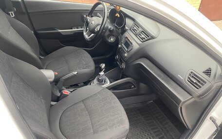 KIA Rio III рестайлинг, 2013 год, 945 000 рублей, 10 фотография