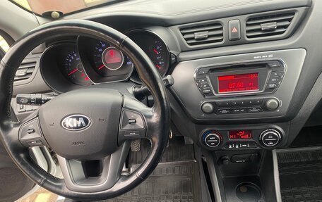 KIA Rio III рестайлинг, 2013 год, 945 000 рублей, 15 фотография