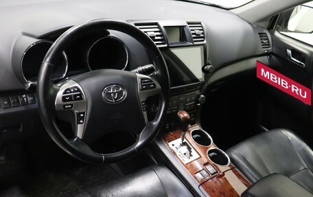 Toyota Highlander III, 2012 год, 1 942 000 рублей, 7 фотография
